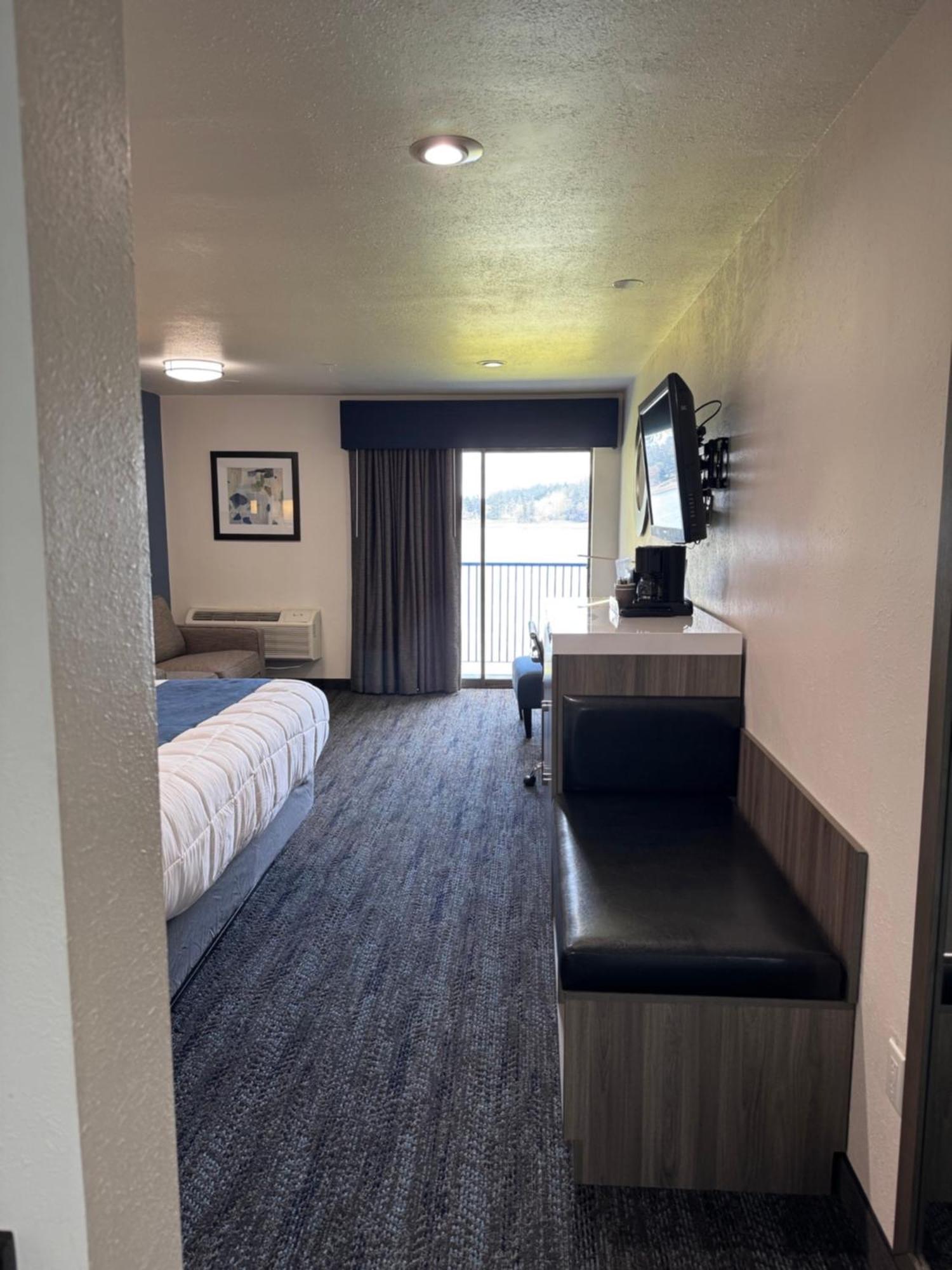 Oyster Bay Inn & Suites Bremerton Esterno foto
