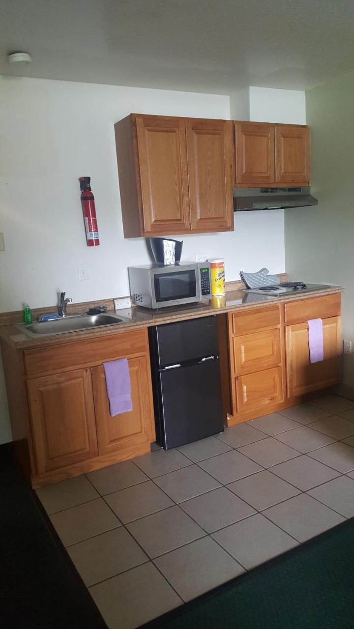 Oyster Bay Inn & Suites Bremerton Esterno foto