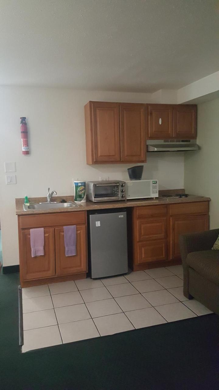 Oyster Bay Inn & Suites Bremerton Esterno foto